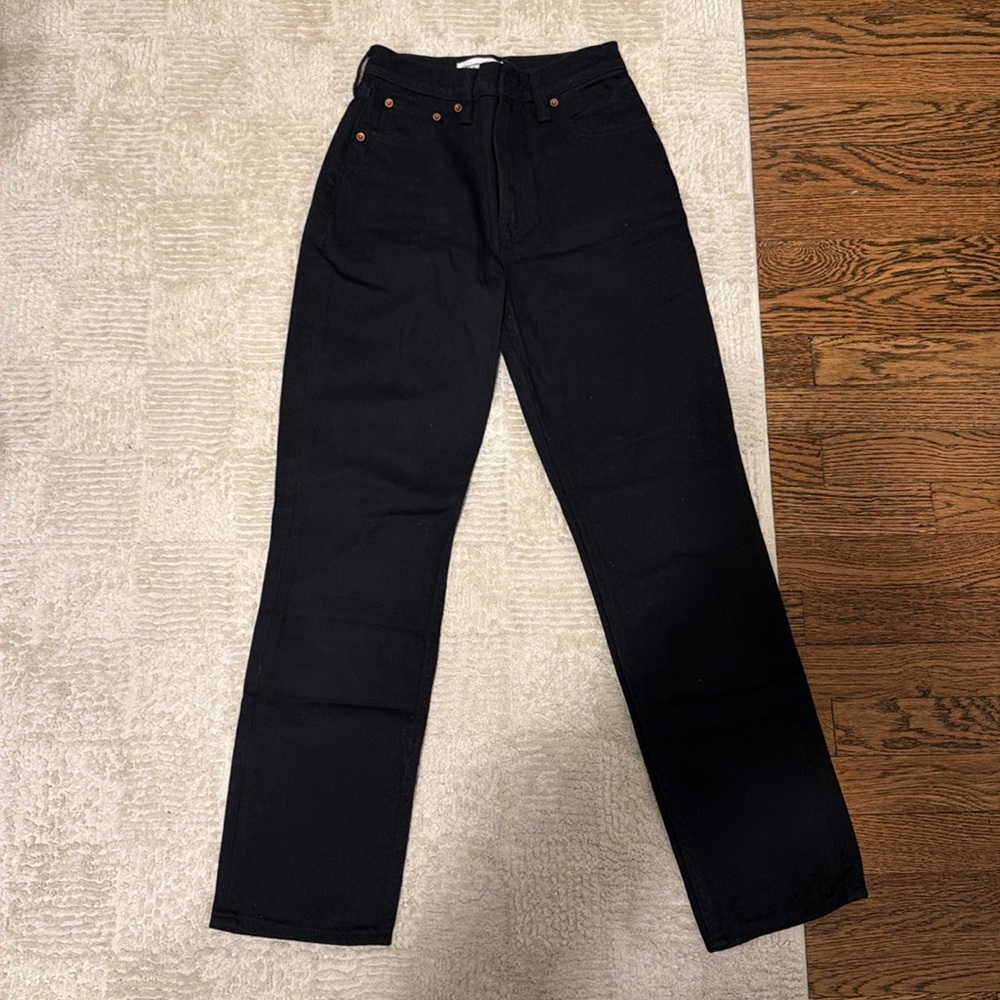 ABERCROMBIE & FITCH ULTRA HIGH RISE 90’D STRAIGHT JEAN IN NO FADE BLACK